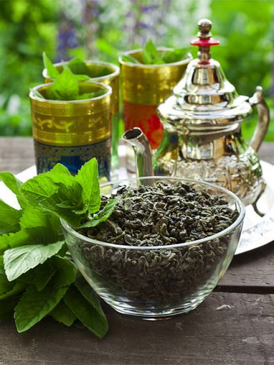 TEA TIME SUR LE PATIO<br />Accès au patio possible toute la journée pour les clients du Relais du Château avec service de boissons chaudes ou froides optionnel en supplément à certaines heures. TEA TIME SUR LE PATIO<br />Accès au patio possible toute la journée pour les clients du Relais du Château avec service de boissons chaudes ou froides optionnel en supplément à certaines heures.